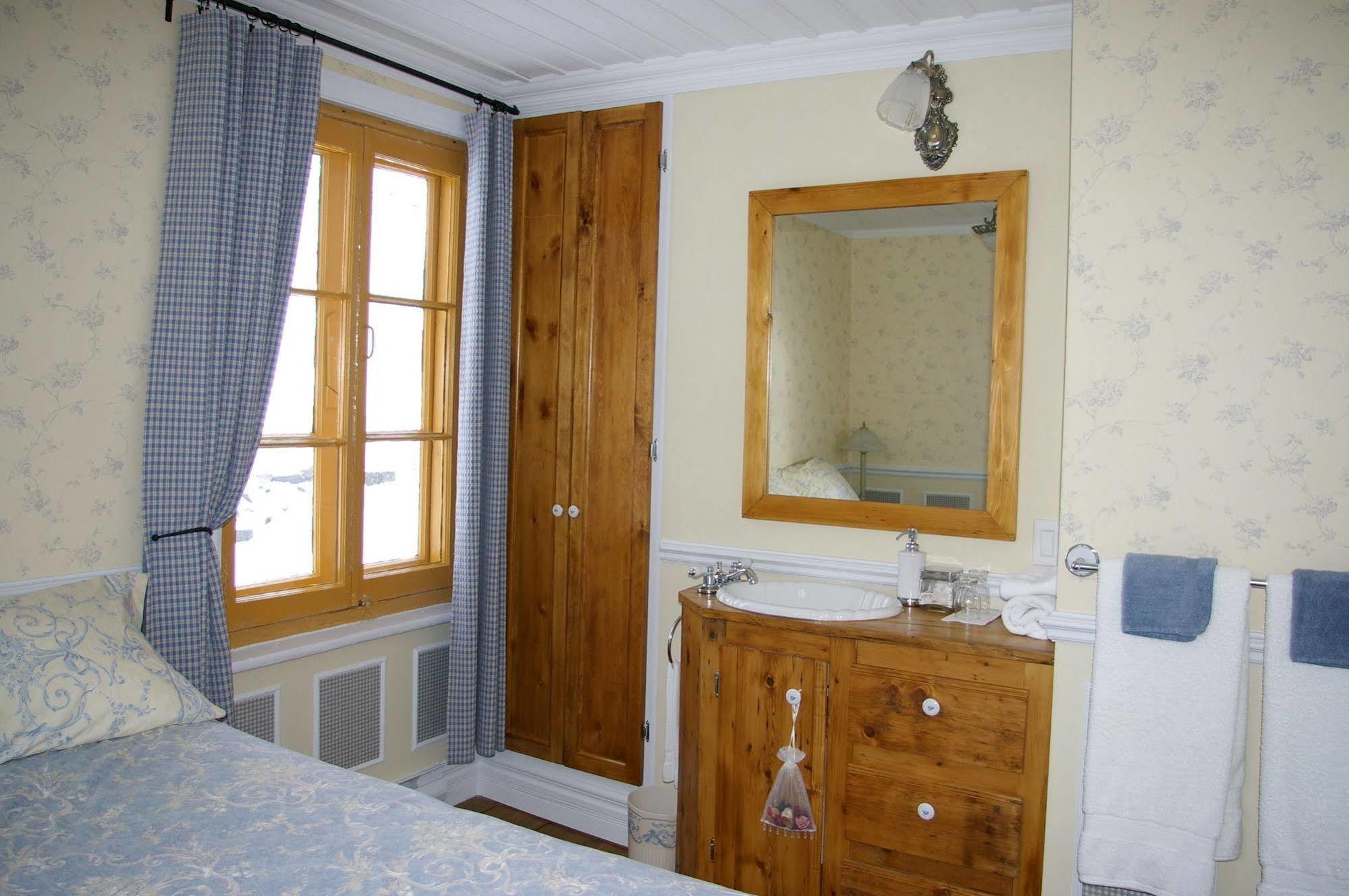 Auberge Du Maitre Forgeron Beaupré Exterior photo